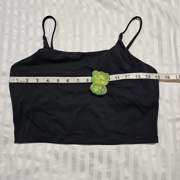 Stylish Black and White Women's Crop Tops - Picture 4 of 8